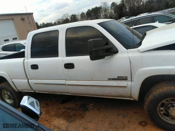 2006 Chevrolet Silverado 2500HD LT3 with VIN 1GCHK23D26F190154, listed as a IAAI auction lot 41173966 with NaN miles. Bid and sale history available at carsss.com. Image 13.