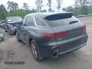 2023 Genesis GV70 2.5T z VIN KMUMADTB7PU103287, wystawiony jako IAAI lot #42112852 z przebiegiem 27 535 mil mil oraz . Historia ofert i sprzedaży dostępna na DreamBid. Obrazek 3.