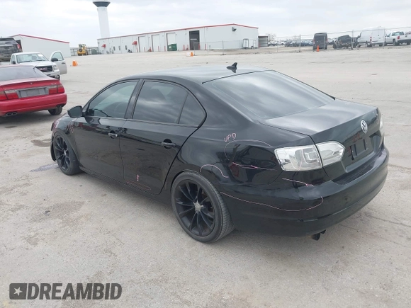 2014 Volkswagen Jetta SE z VIN 3VWD17AJ7EM388375, wystawiony jako IAAI lot #42144779 z przebiegiem 104 801 mil mil oraz . Historia ofert i sprzedaży dostępna na DreamBid. Obrazek 3.