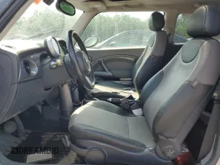 2005 MINI Hardtop с VIN WMWRC33495TJ66986, выставлен на аукционе Copart как лот 61852735 с пробегом Не указан миль и Списание • Salvage title. История ставок и продаж доступна на DreamBid. Изображение 7.