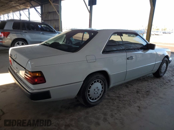1991 Mercedes-Benz 300 CE с VIN WDBEA51D3MB285660, выставлен на аукционе Copart как лот 49656285 с пробегом 93 772 миль миль и Списание • Salvage title. История ставок и продаж доступна на DreamBid. Изображение 3.