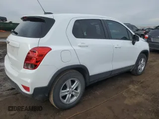 2021 Chevrolet Trax LS z VIN KL7CJKSB1MB312761, wystawiony jako Copart lot #51279365 z przebiegiem 63 098 mil mil oraz Szkoda całkowita • Salvage title. Historia ofert i sprzedaży dostępna na DreamBid. Obrazek 3.