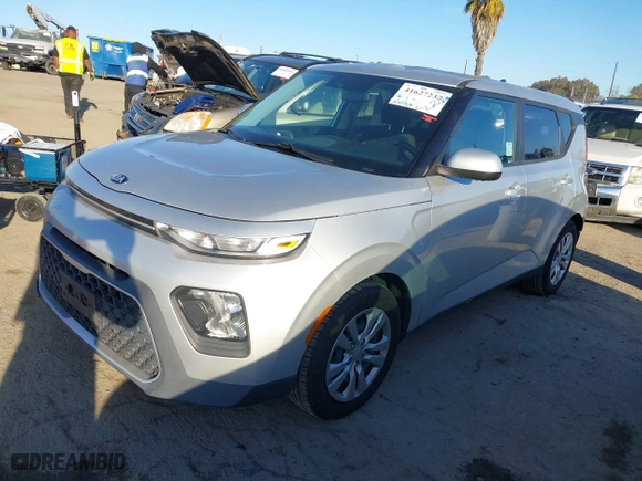 2021 Kia Soul LX with VIN KNDJ23AU8M7780425, listed as a IAAI auction lot 41627237 with 90,798 mi miles. Bid and sale history available at carsss.com. Image 17.