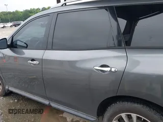 2015 Nissan Pathfinder S z VIN 5N1AR2MN8FC719737, wystawiony jako IAAI lot #42467205 z przebiegiem 195 894 mil mil oraz . Historia ofert i sprzedaży dostępna na DreamBid. Obrazek 14.