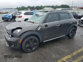 2015 MINI Countryman S z VIN WMWZC5C53FWT37946, wystawiony jako Copart lot #62818125 z przebiegiem 95 666 mil mil oraz Szkoda całkowita • Salvage title. Historia ofert i sprzedaży dostępna na DreamBid. Obrazek 1.