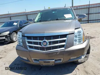 2014 Cadillac Escalade ESV Platinum z VIN 1GYS3KEF2ER211481, wystawiony jako IAAI lot #41880283 z przebiegiem 91 051 mil mil oraz . Historia ofert i sprzedaży dostępna na DreamBid. Obrazek 12.