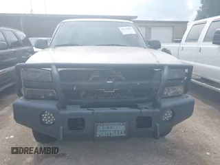 2005 Chevrolet Silverado 1500 Z71 z VIN 1GCEK19B95E162682, wystawiony jako IAAI lot #42270833 z przebiegiem 180 741 mil mil oraz . Historia ofert i sprzedaży dostępna na DreamBid. Obrazek 6.
