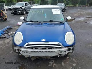 2006 MINI Hardtop with VIN WMWRC33516TK18735, listed as a IAAI auction lot 42519124 with 135,976 mi miles and . Bid and sale history available at DreamBid. Image 13.