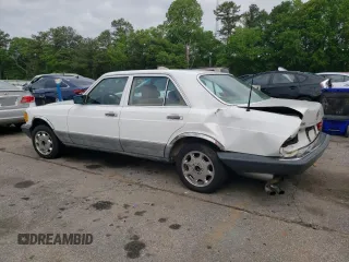 1985 Mercedes-Benz 380 z VIN WDBCA32C8FA127549, wystawiony jako Copart lot #54406985 z przebiegiem 167 688 mil mil oraz Szkoda całkowita • Salvage title. Historia ofert i sprzedaży dostępna na DreamBid. Obrazek 2.