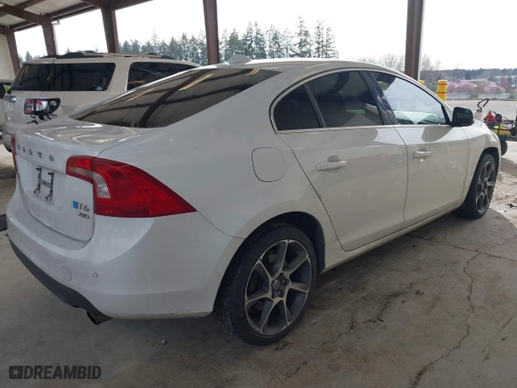 2013 Volvo S60 T6 R-Design Platinum with VIN YV1902FH2D1218127, listed as a IAAI auction lot 41901029 with 97,741 mi miles. Bid and sale history available at carsss.com. Image 4.