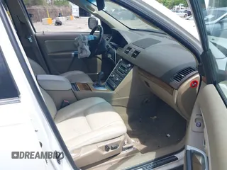 2007 Volvo XC90 I6 z VIN YV4CZ982671408873, wystawiony jako IAAI lot #42240300 z przebiegiem 248 914 mil mil oraz . Historia ofert i sprzedaży dostępna na DreamBid. Obrazek 5.