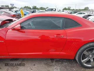 2010 Chevrolet Camaro 1LT z VIN 2G1FB1EV5A9104868, wystawiony jako IAAI lot #42206793 z przebiegiem 200 451 mil mil oraz . Historia ofert i sprzedaży dostępna na DreamBid. Obrazek 14.