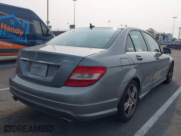 2010 Mercedes-Benz C 300 Sport z VIN WDDGF8BB9AF373987, wystawiony jako IAAI lot #42410038 z przebiegiem 260 691 mil mil oraz . Historia ofert i sprzedaży dostępna na DreamBid. Obrazek 4.