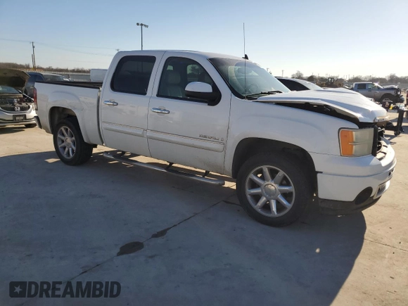 2008 GMC Sierra Denali z VIN 2GTEK638481300628, wystawiony jako Copart lot #46899905 z przebiegiem 186 131 mil mil oraz Szkody całkowita. Historia ofert i sprzedaży dostępna na DreamBid. Obrazek 4.