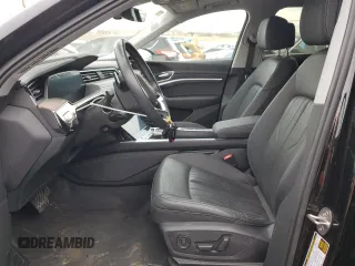 2019 Audi e-tron Premium Plus с VIN WA1LAAGE0KB021160, выставлен на аукционе Copart как лот 43576875 с пробегом 38 112 миль миль и Списание • Salvage title. История ставок и продаж доступна на DreamBid. Изображение 7.