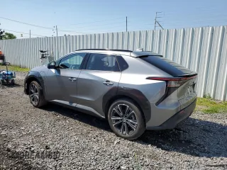 2023 Toyota bZ4X XLE z VIN JTMABACA1PA036308, wystawiony jako Copart lot #55640284 z przebiegiem Nie podano mil oraz . Historia ofert i sprzedaży dostępna na DreamBid. Obrazek 2.