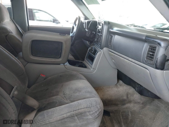 2003 Chevrolet Tahoe LT with VIN 1GNEC13T03J180708, listed as a IAAI auction lot 41543671 with 203,442 mi miles. Bid and sale history available at carsss.com. Image 5.