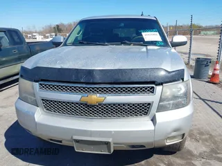 2012 Chevrolet Suburban LT with VIN 1GNSKJE72CR181012, listed as a IAAI auction lot 41621884 with 197,467 mi miles. Bid and sale history available at carsss.com. Image 12.