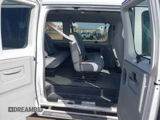2010 Ford Econoline Passenger XL z VIN 1FBNE3BL8ADA65211, wystawiony jako IAAI lot #41659231 z przebiegiem 173 471 mil mil oraz . Historia ofert i sprzedaży dostępna na DreamBid. Obrazek 8.