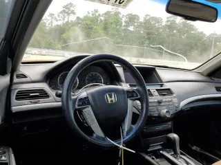 2008 Honda Accord EX-L z VIN 1HGCP26838A038248, wystawiony jako Copart lot #57145655 z przebiegiem 169 468 mil mil oraz Szkoda całkowita • Salvage title. Historia ofert i sprzedaży dostępna na DreamBid. Obrazek 8.