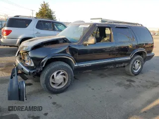 1995 Chevrolet Blazer z VIN 1GNDT13W2S2155114, wystawiony jako Copart lot #48318855 z przebiegiem 206 643 mil mil oraz Szkoda całkowita • Salvage title. Historia ofert i sprzedaży dostępna na DreamBid. Obrazek 1.
