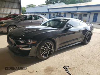 2021 Ford Mustang GT z VIN 1FA6P8CF4M5141110, wystawiony jako Copart lot #54271825 z przebiegiem 61 451 mil mil oraz Szkody całkowita. Historia ofert i sprzedaży dostępna na DreamBid. Obrazek 1.