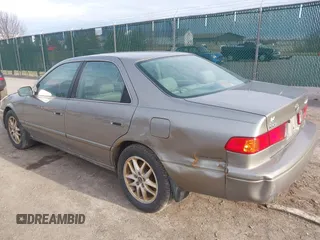 2001 Toyota Camry LE z VIN 4T1BF28K81U116710, wystawiony jako IAAI lot #41923429 z przebiegiem 145 741 mil mil oraz . Historia ofert i sprzedaży dostępna na DreamBid. Obrazek 3.