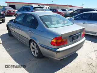 2005 BMW 3 Series 325i z VIN WBAEV33475KW16701, wystawiony jako IAAI lot #42304390 z przebiegiem 176 620 mil mil oraz . Historia ofert i sprzedaży dostępna na DreamBid. Obrazek 3.