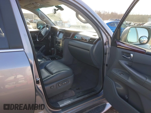 2009 Lexus LX 570 with VIN JTJHY00W894019219, listed as a IAAI auction lot 41744811 with Not Provided miles and . Bid and sale history available at carsss.com. Image 5.