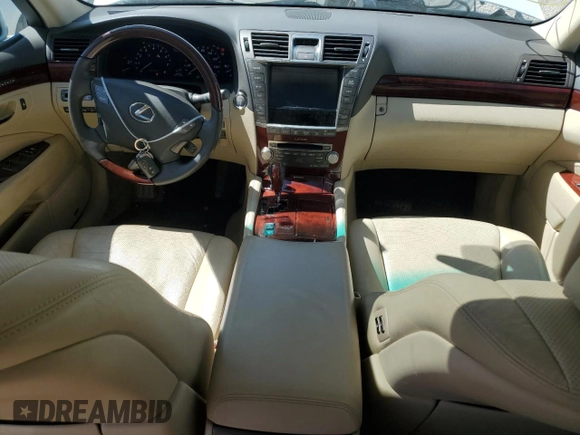 2011 Lexus LS 460 z VIN JTHCL5EF8B5011380, wystawiony jako Copart lot #47326435 z przebiegiem 86 313 mil mil oraz Szkoda całkowita • Salvage title. Historia ofert i sprzedaży dostępna na DreamBid. Obrazek 8.