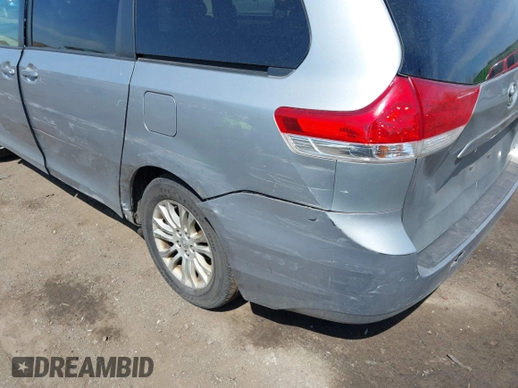 2011 Toyota Sienna XLE AAS с VIN 5TDYK3DC1BS142229, выставлен на аукционе IAAI как лот 42076380 с пробегом 132 768 миль миль и . История ставок и продаж доступна на DreamBid. Изображение 17.
