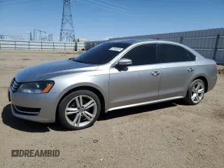 2014 Volkswagen Passat SE z VIN 1VWBN7A3XEC088652, wystawiony jako Copart lot #52149525 z przebiegiem 152 093 mil mil oraz Czysty tytuł • Clean title. Historia ofert i sprzedaży dostępna na DreamBid. Obrazek 1.