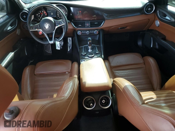 2017 Alfa Romeo Giulia Ti z VIN ZARFAECN9H7561897, wystawiony jako Copart lot #52735005 z przebiegiem 63 586 mil mil oraz Tytuł czysty. Historia ofert i sprzedaży dostępna na DreamBid. Obrazek 8.