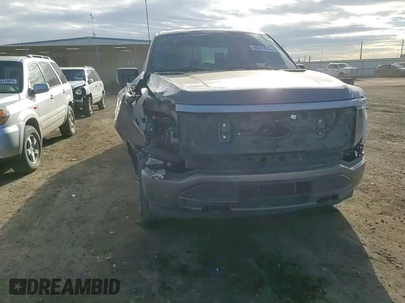 2023 Ford F-150 Lightning Pro с VIN 1FT6W1EV6PWG39428, выставлен на аукционе Copart как лот 46041815 с пробегом 3 396 миль миль и Списание • Salvage title. История ставок и продаж доступна на DreamBid. Изображение 11.