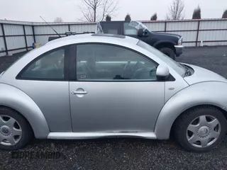 2000 Volkswagen Beetle GLX с VIN 3VWDD21C6YM469268, выставлен на аукционе IAAI как лот 41208322 с пробегом 169 546 миль миль и . История ставок и продаж доступна на DreamBid. Изображение 14.