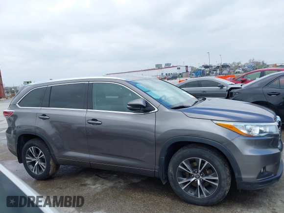 2016 Toyota Highlander XLE z VIN 5TDJKRFH6GS307941, wystawiony jako IAAI lot #42007858 z przebiegiem 70 272 mil mil oraz . Historia ofert i sprzedaży dostępna na DreamBid. Obrazek 13.