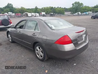 2007 Honda Accord EX z VIN 1HGCM56707A064838, wystawiony jako IAAI lot #42240861 z przebiegiem 134 933 mil mil oraz . Historia ofert i sprzedaży dostępna na DreamBid. Obrazek 3.