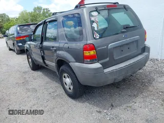 2006 Ford Escape XLS with VIN 1FMYU02Z46KA87526, listed as a IAAI auction lot 42142223 with 197,267 mi miles. Bid and sale history available at carsss.com. Image 3.