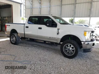 2017 Ford F-250 Lariat with VIN 1FT7W2BT5HEE85024, listed as a Copart auction lot 61838745 with 137,391 mi miles and Salvage title. Bid and sale history available at DreamBid. Image 4.