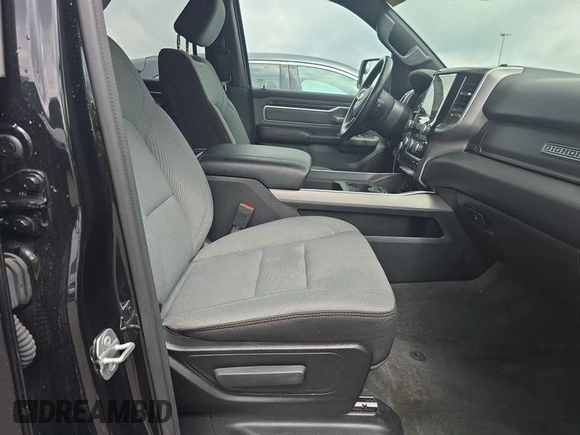 2023 Ram 1500 Big Horn z VIN 1C6RRFFG0PN574736, wystawiony jako IAAI lot #42832753 z przebiegiem 110 691 mil mil oraz . Historia ofert i sprzedaży dostępna na DreamBid. Obrazek 13.