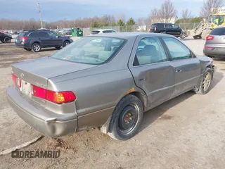 2001 Toyota Camry LE z VIN 4T1BF28K81U116710, wystawiony jako IAAI lot #41923429 z przebiegiem 145 741 mil mil oraz . Historia ofert i sprzedaży dostępna na DreamBid. Obrazek 4.