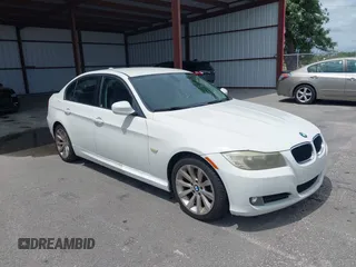 2011 BMW 3 Series 328i z VIN WBAPH5G50BNM84521, wystawiony jako IAAI lot #42420705 z przebiegiem 124 351 mil mil oraz . Historia ofert i sprzedaży dostępna na DreamBid. Obrazek 1.