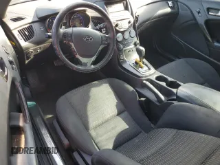 2013 Hyundai Genesis Coupe R-Spec z VIN KMHHT6KDXDU101716, wystawiony jako Copart lot #52415625 z przebiegiem 136 346 mil mil oraz Szkoda całkowita • Salvage title. Historia ofert i sprzedaży dostępna na DreamBid. Obrazek 8.