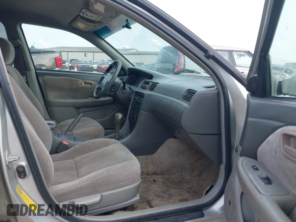 2001 Toyota Camry LE z VIN 4T1BF28K21U126925, wystawiony jako IAAI lot #42401694 z przebiegiem 237 112 mil mil oraz . Historia ofert i sprzedaży dostępna na DreamBid. Obrazek 5.