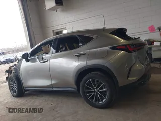 2024 Lexus NX 350h Premium z VIN 2T2GKCEZXRC020420, wystawiony jako IAAI lot #41959942 z przebiegiem 26 195 mil mil oraz . Historia ofert i sprzedaży dostępna na DreamBid. Obrazek 13.