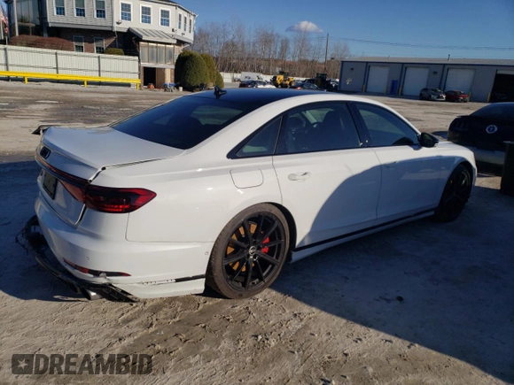2023 Audi S8 z VIN WAULSAF85PN000614, wystawiony jako Copart lot #84752864 z przebiegiem 20 079 mil mil oraz Szkoda całkowita • Salvage title. Historia ofert i sprzedaży dostępna na DreamBid. Obrazek 3.