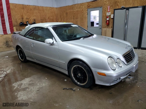2000 Mercedes-Benz CLK-Class with VIN WDBLK65G7YT034199, listed as a Copart auction lot 45511555 with 147,306 mi miles and Clean Title. Bid and sale history available at carsss.com. Image 4.