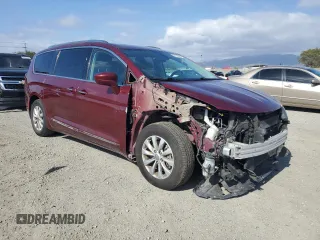2018 Chrysler Pacifica Touring L with VIN 2C4RC1BGXJR118028, listed as a Copart auction lot 54763665 with 163,299 mi miles and Salvage Title. Bid and sale history available at DreamBid. Image 4.