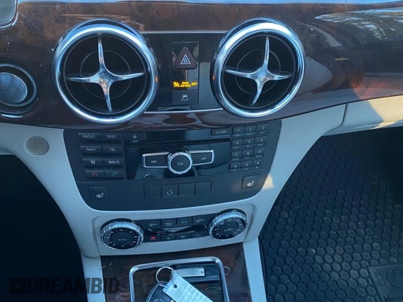 2013 Mercedes-Benz GLK 250 with VIN WDCGG0EBXDG108931, listed as a Copart auction lot 41338275 with 39,825 mi miles and Clean Title. Bid and sale history available at DreamBid. Image 9.