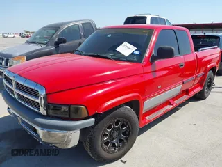 1999 Dodge 1500 z VIN 1B7HC13Z3XJ522717, wystawiony jako IAAI lot #41990467 z przebiegiem 146 472 mil mil oraz . Historia ofert i sprzedaży dostępna na DreamBid. Obrazek 2.